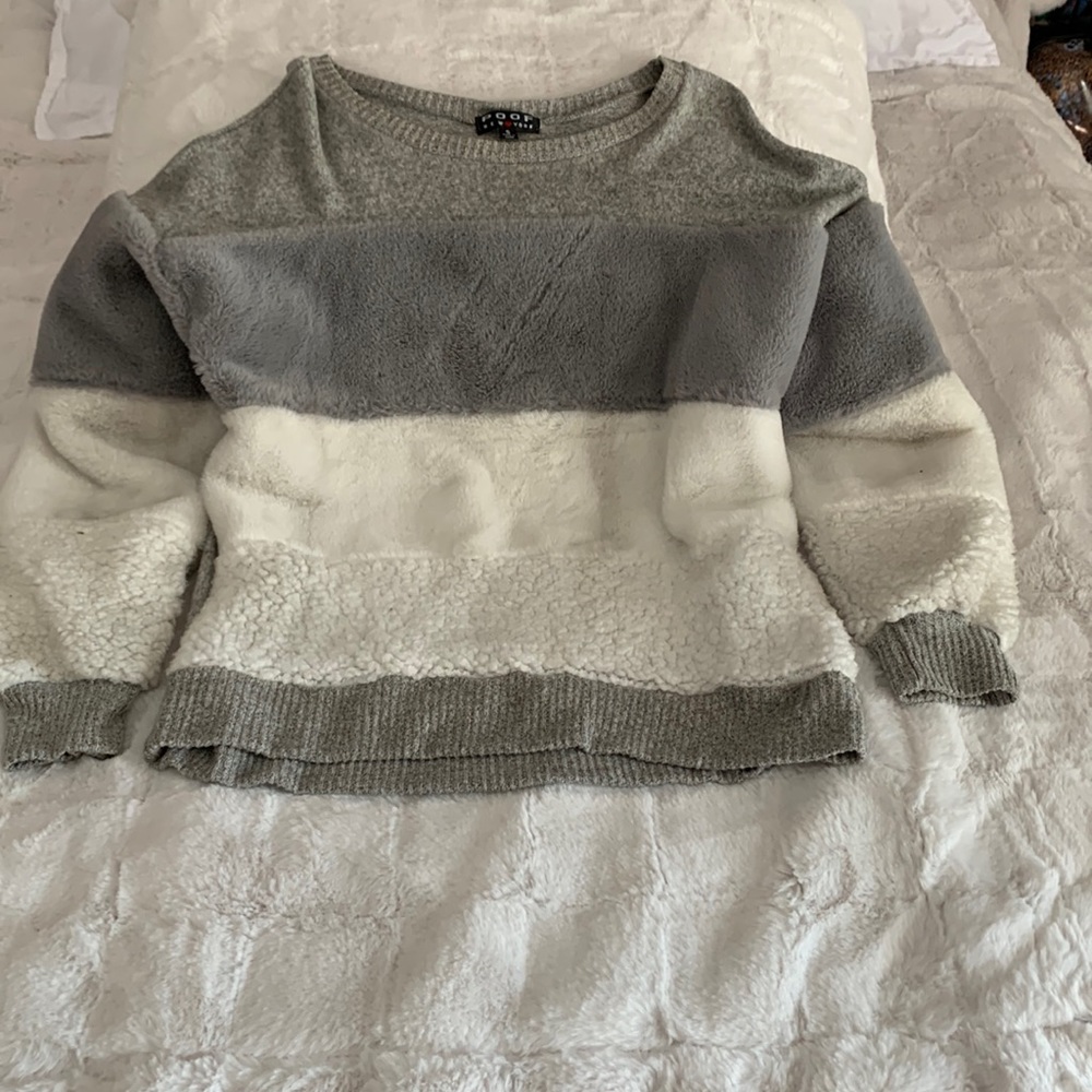 Poof New York gray/white sweater. Size Small
